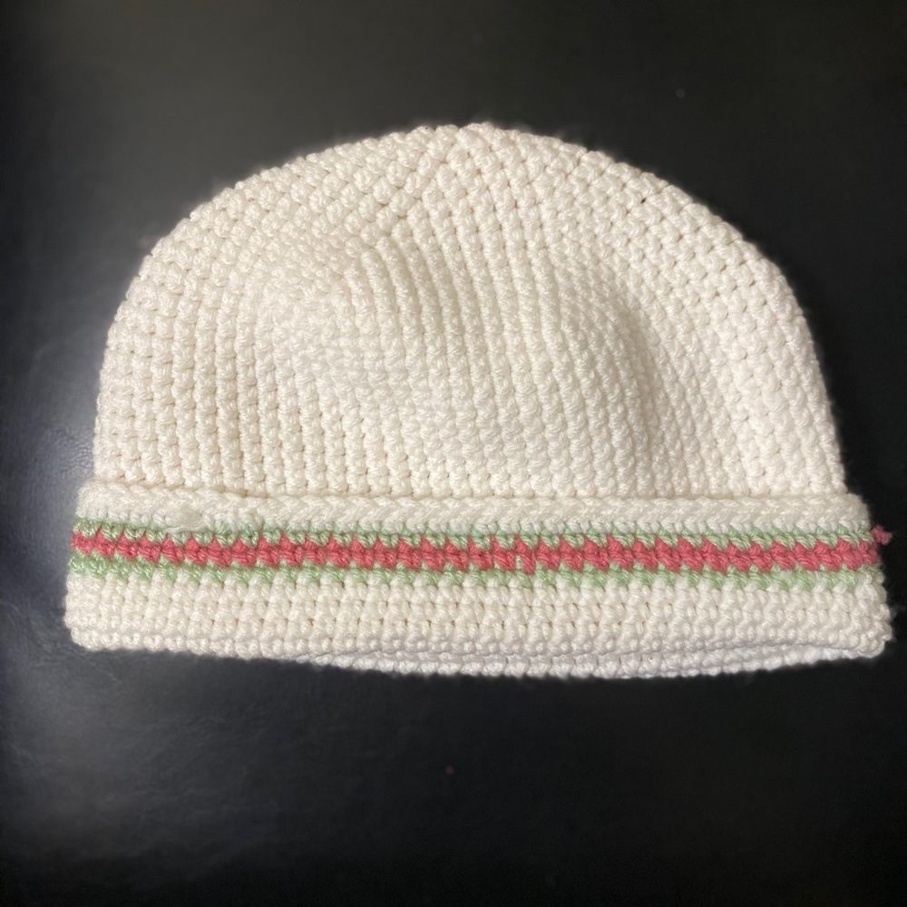🍎 3/$6 or $4 each 🍎 White unisex beanie